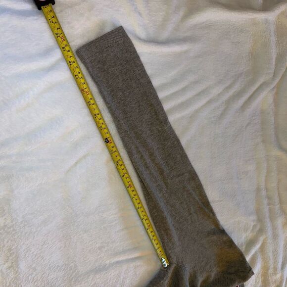 Tommy Hilfiger Women’s Winter Dog Gray Sweater Medium NWT - Picture 11 of 11